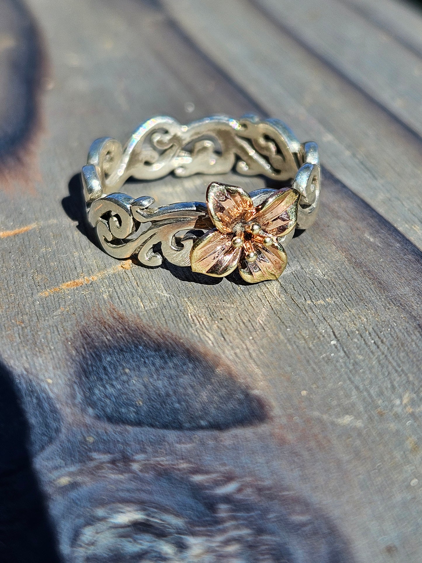 14kt Gold Flower and Silver Spiral Band, Size 8