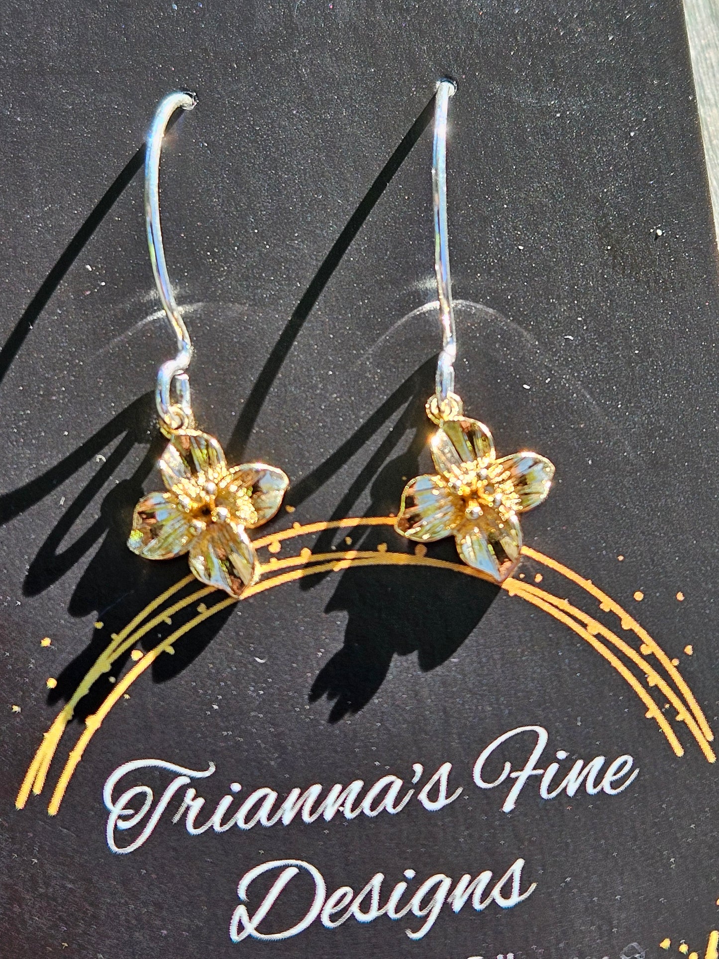14kt Gold Flower Earrings