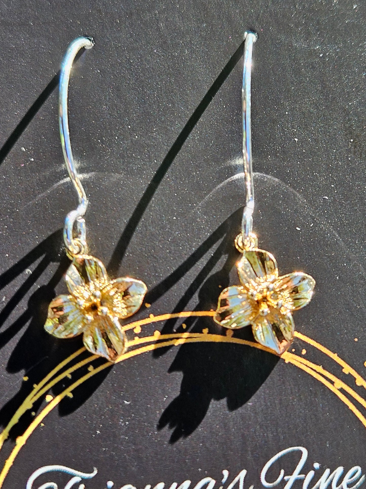 14kt Gold Flower Earrings