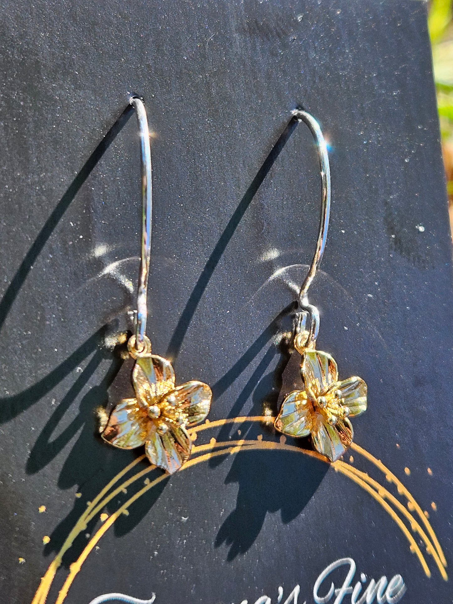 14kt Gold Flower Earrings