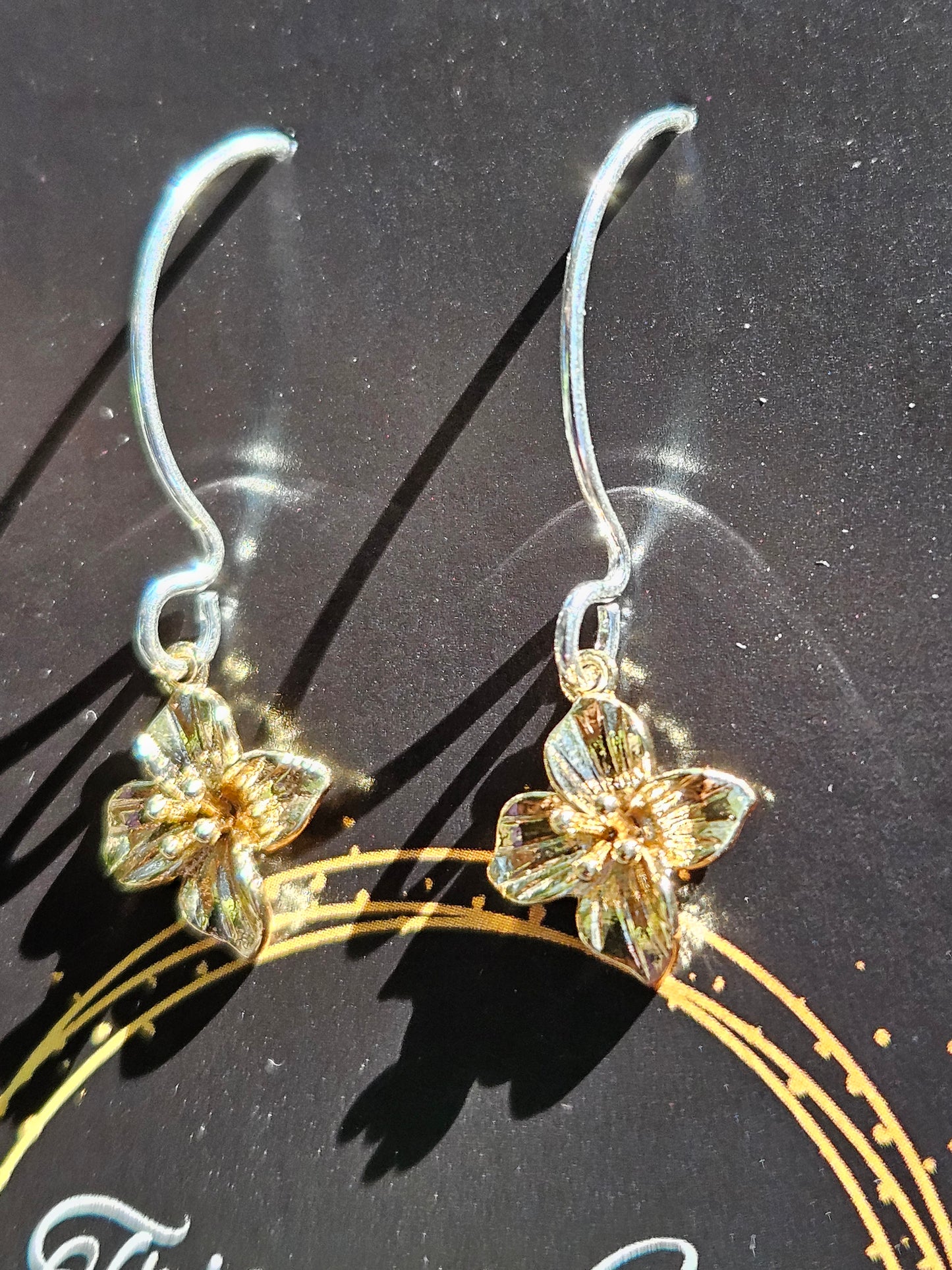 14kt Gold Flower Earrings