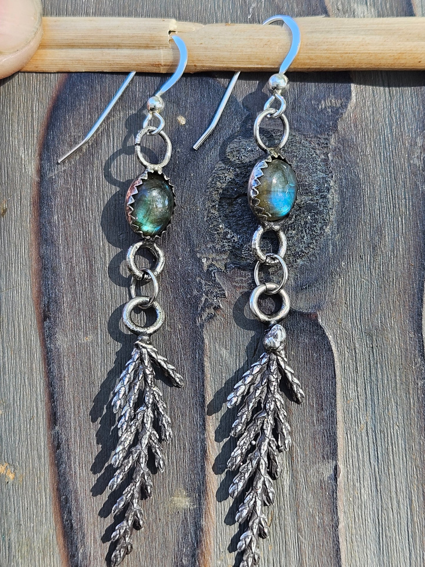 "Finess" Labradorite Cedar Earrings
