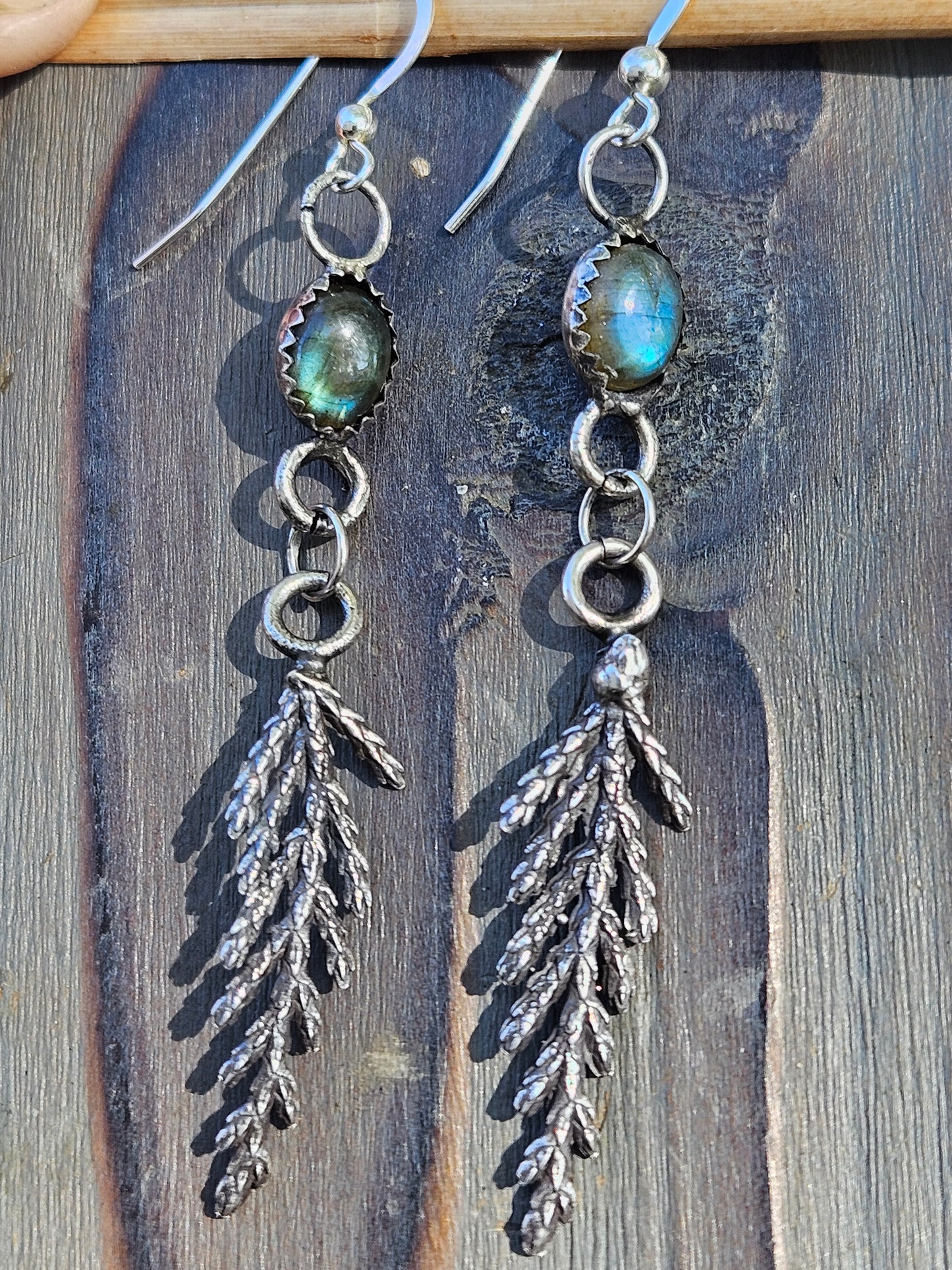 "Finess" Labradorite Cedar Earrings