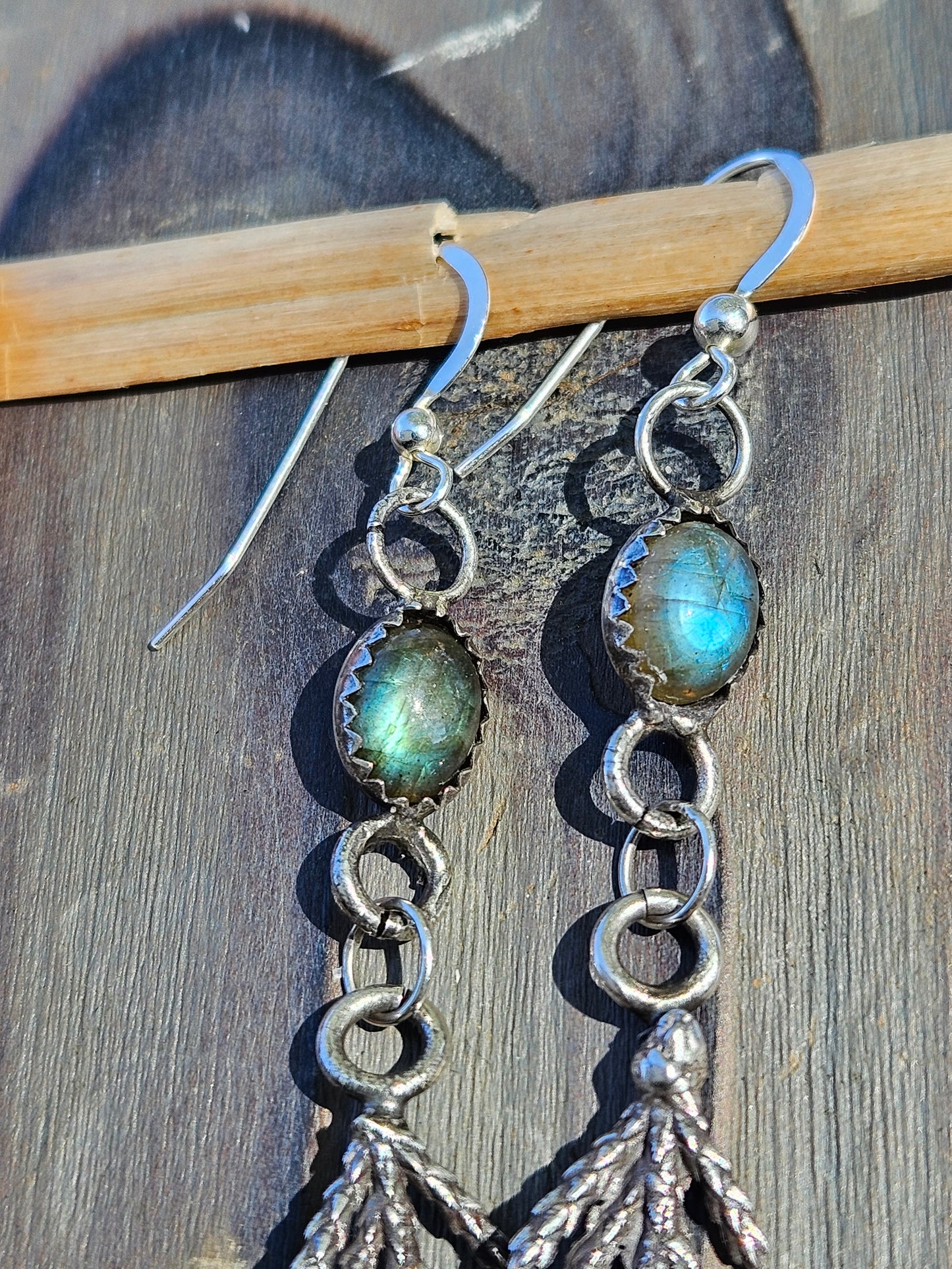 "Finess" Labradorite Cedar Earrings