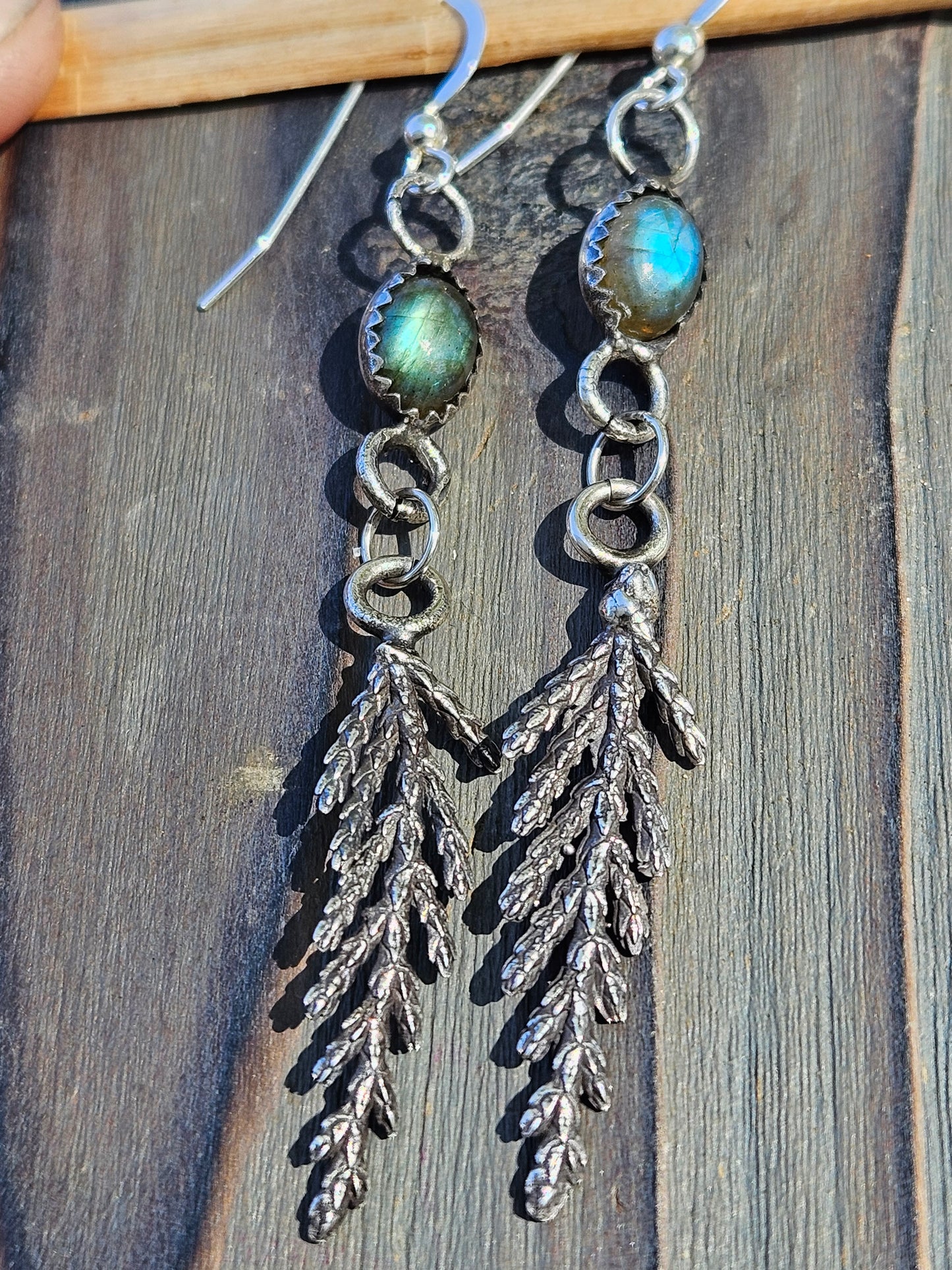 "Finess" Labradorite Cedar Earrings