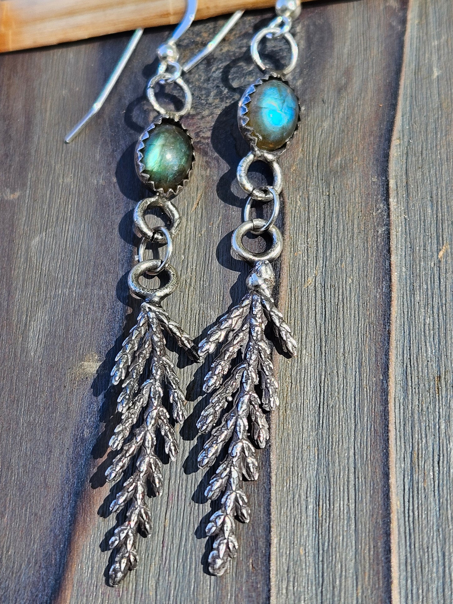 "Finess" Labradorite Cedar Earrings
