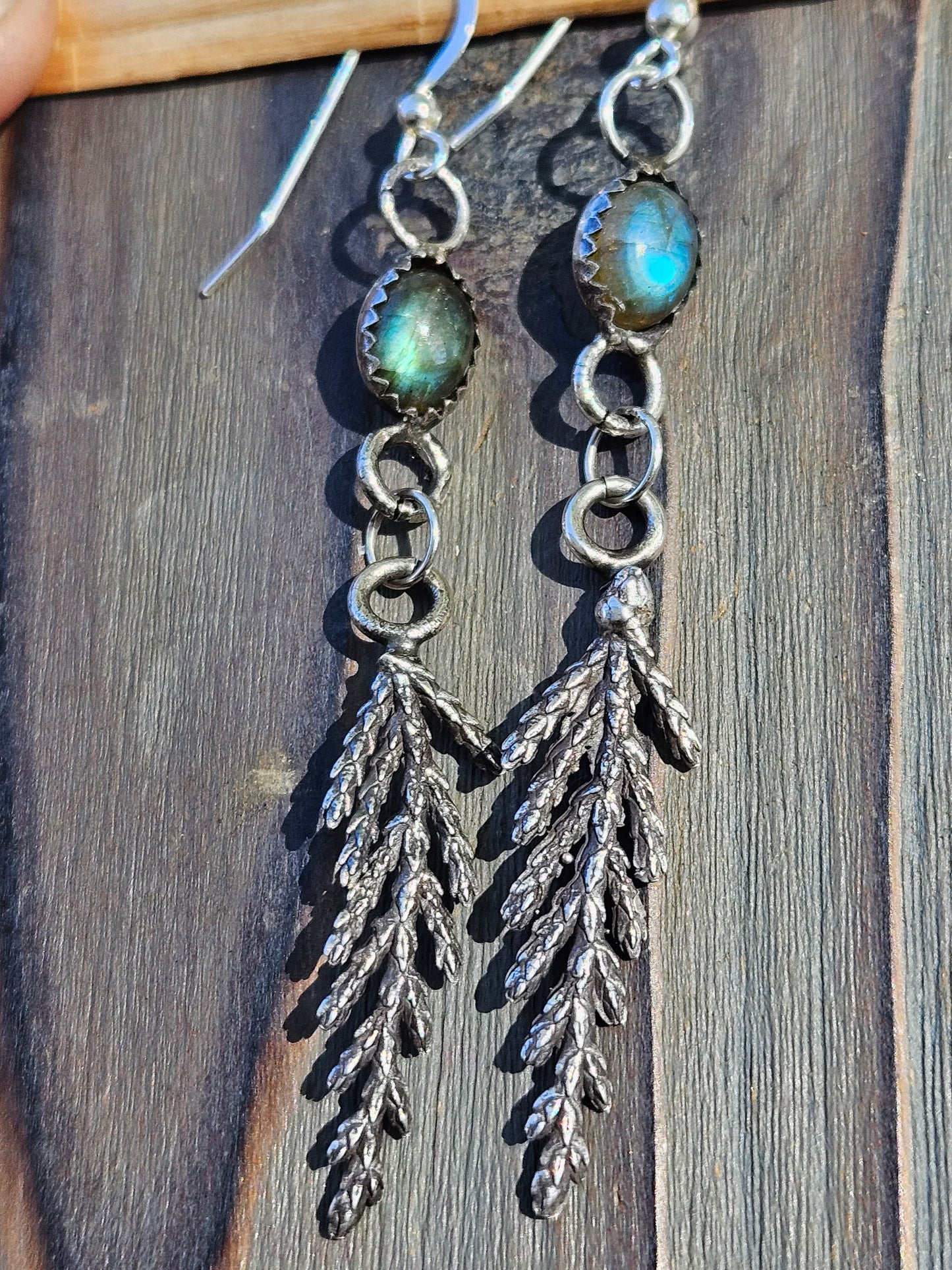 "Finess" Labradorite Cedar Earrings
