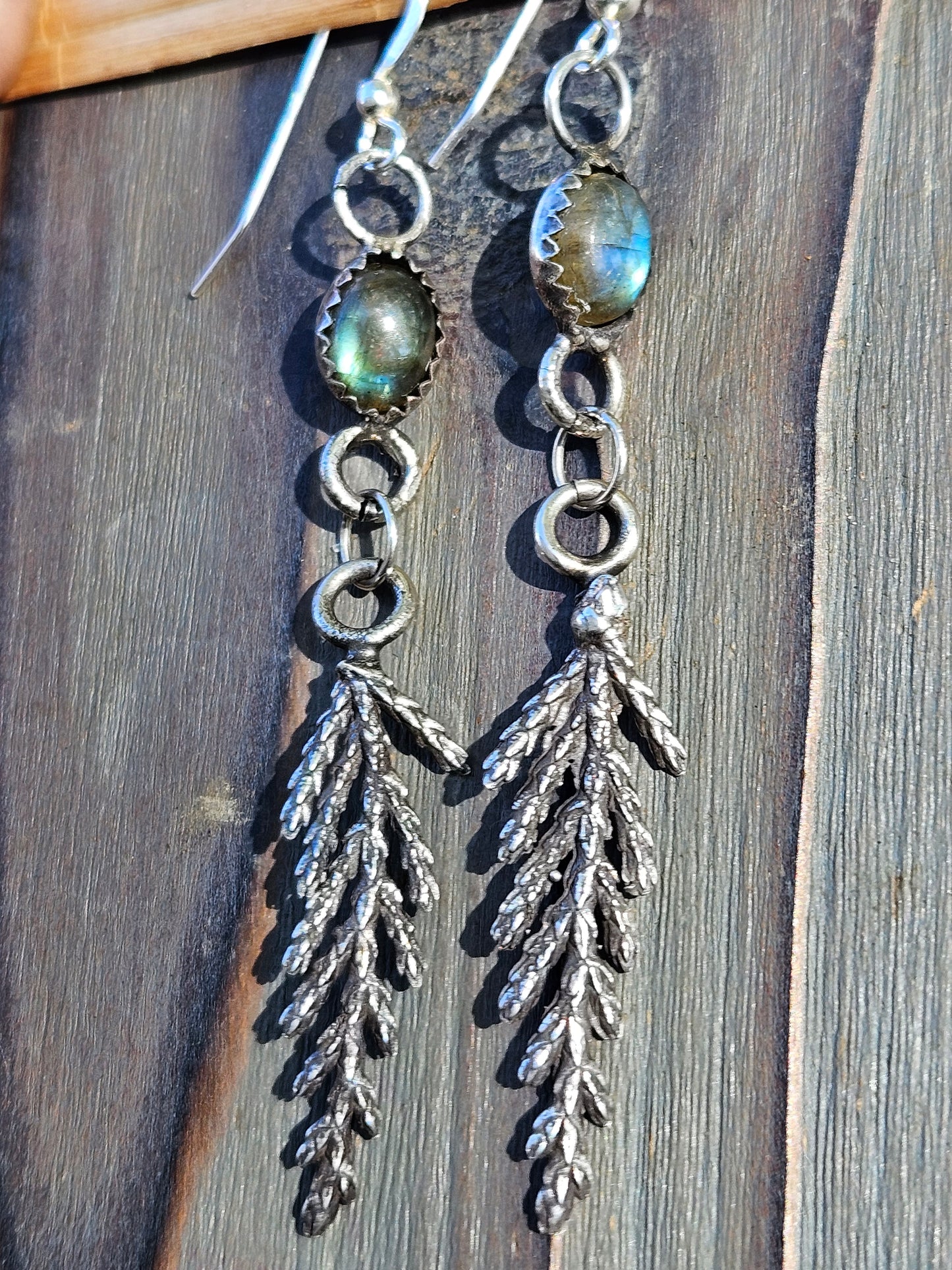 "Finess" Labradorite Cedar Earrings