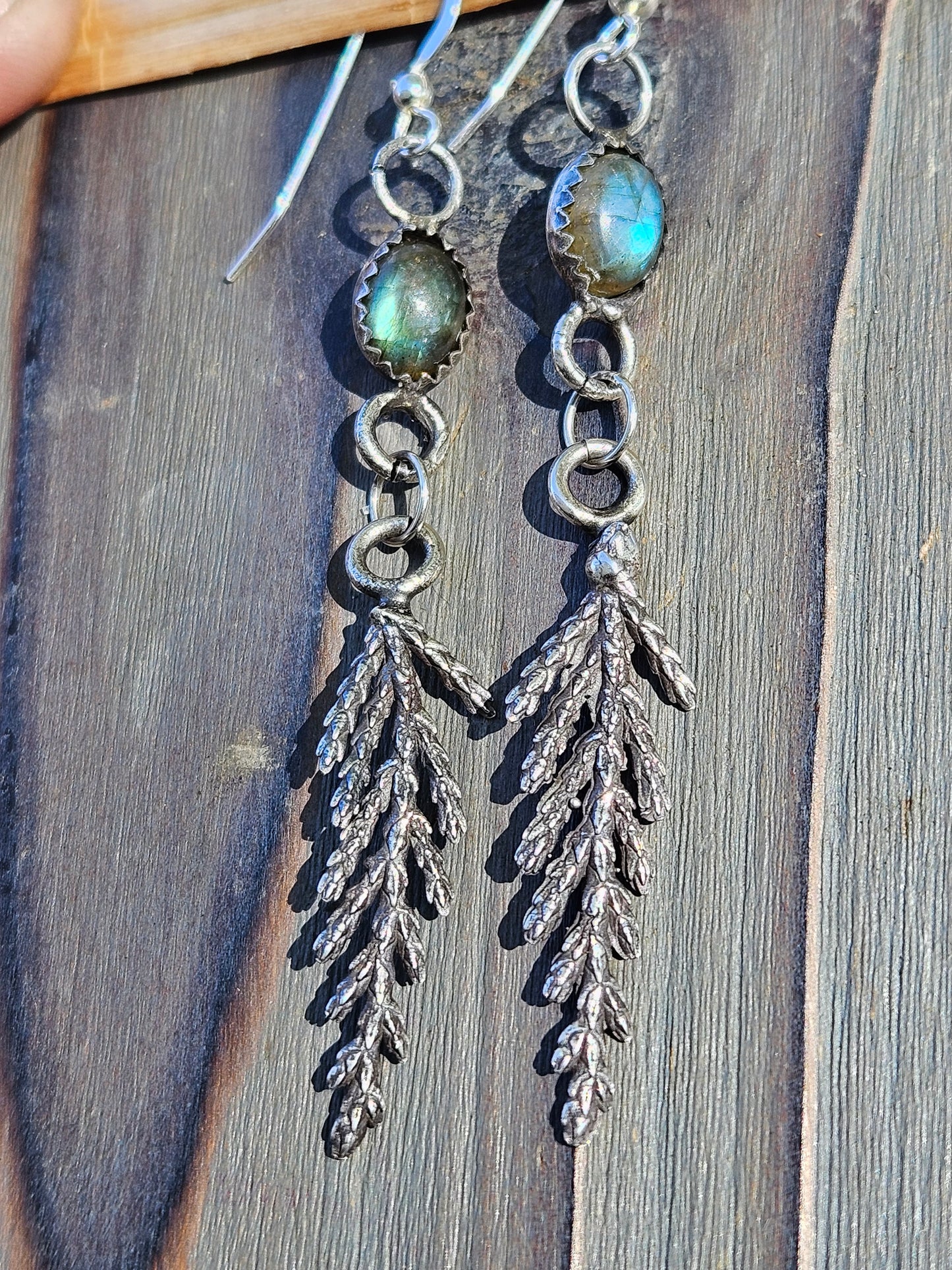 "Finess" Labradorite Cedar Earrings