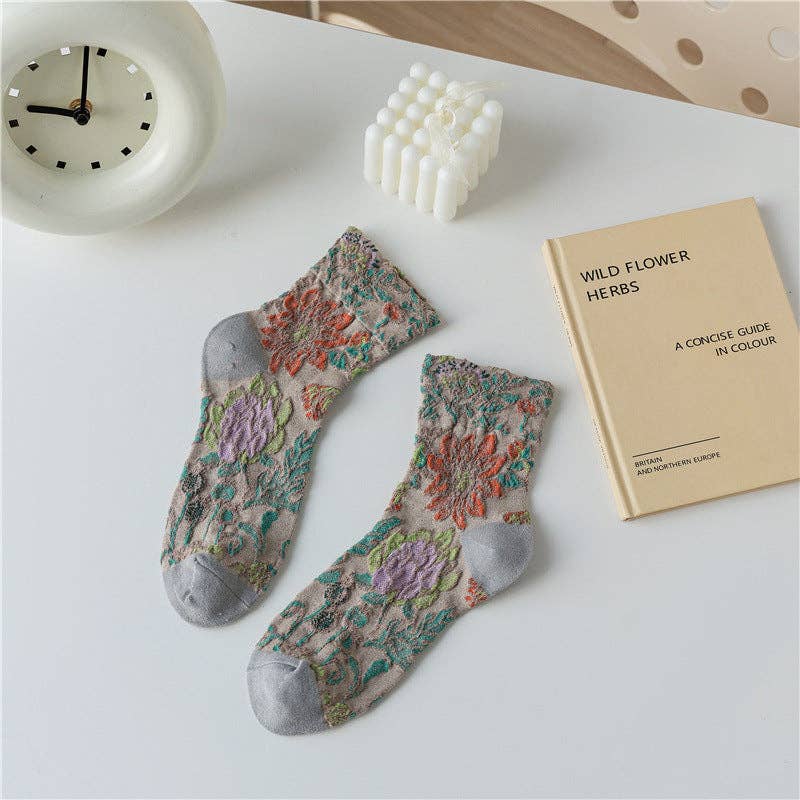 Retro Flower Pattern Mid-Calf Socks