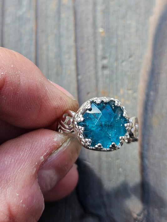 Neon Apatite Ring, 7