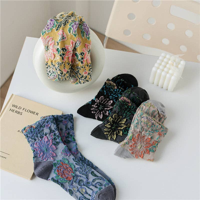 Retro Flower Pattern Mid-Calf Socks