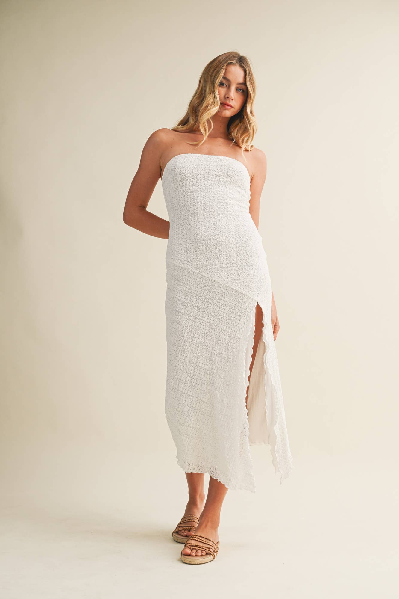 LACE TUBE STRAPLESS MIDI DRESS WITH SIDE SLIT