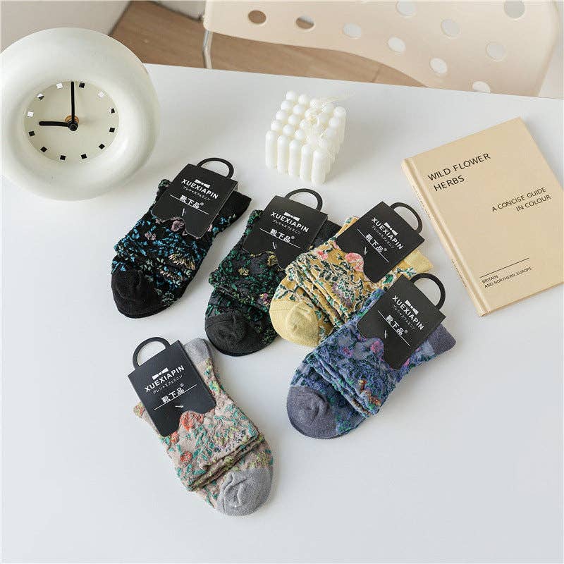 Retro Flower Pattern Mid-Calf Socks