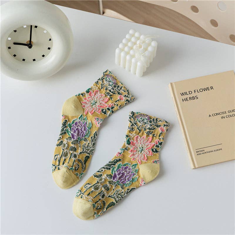 Retro Flower Pattern Mid-Calf Socks