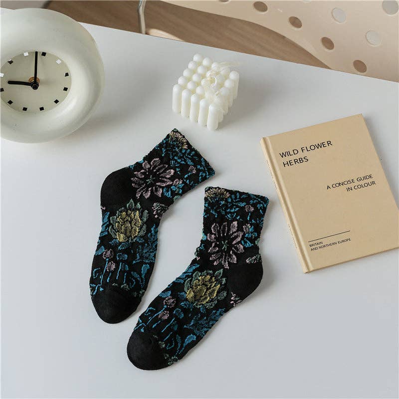 Retro Flower Pattern Mid-Calf Socks